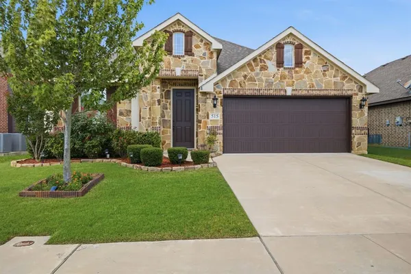 $345,000 | 515 Lakeview Drive, Alvarado, TX 76009