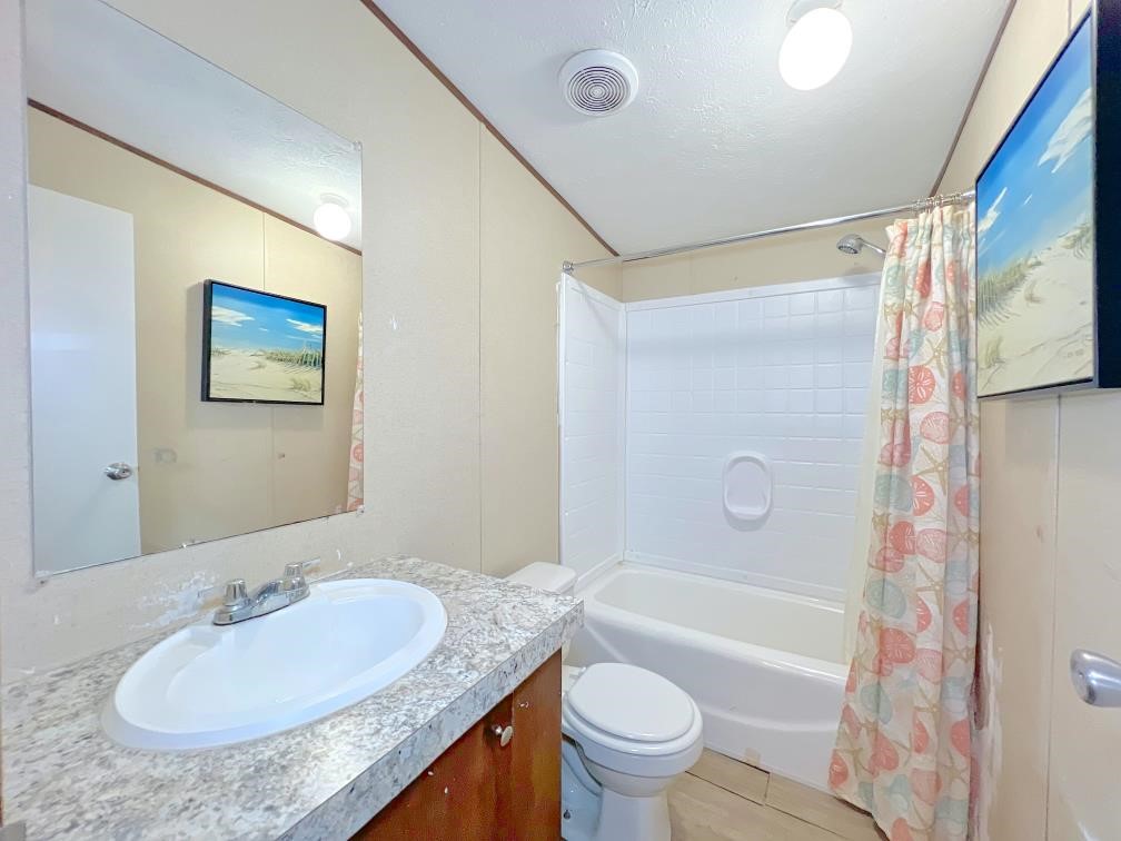 648 County Road 164 Boling, TX 77420 - Photo 24 of 24 main bathroom
