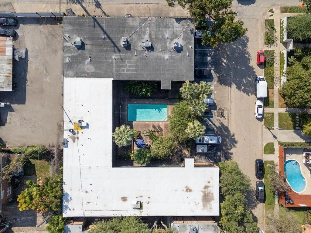 1849 Marshall Street, Unit 9 Houston, TX 77098 - Photo 24 of 24 an aerial view of a house with a yard