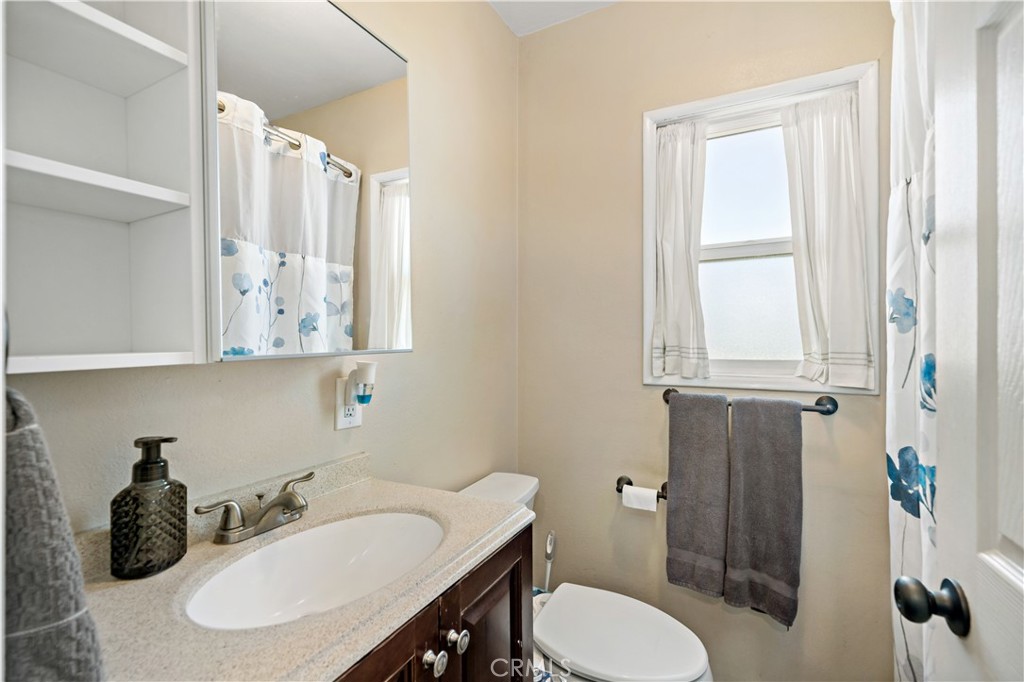 6006 Colonial Drive Riverside, CA 92506 - Photo 15 of 36 a bathroom with a sink toilet and mirror