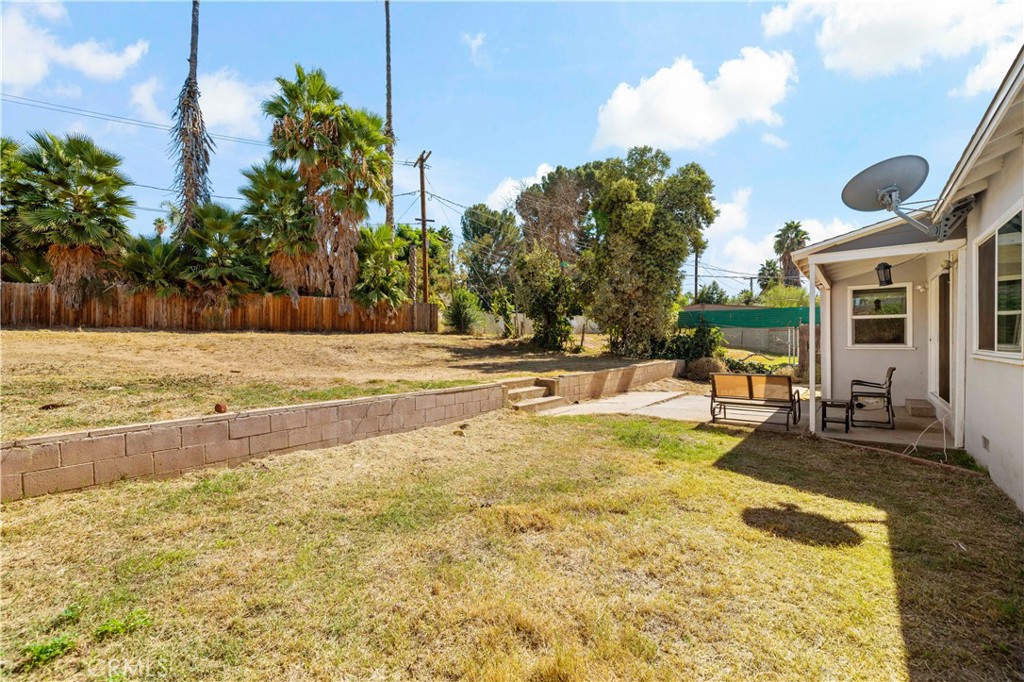 6006 Colonial Drive Riverside, CA 92506 - Photo 25 of 36 a swimming pool with outdoor seating and yard