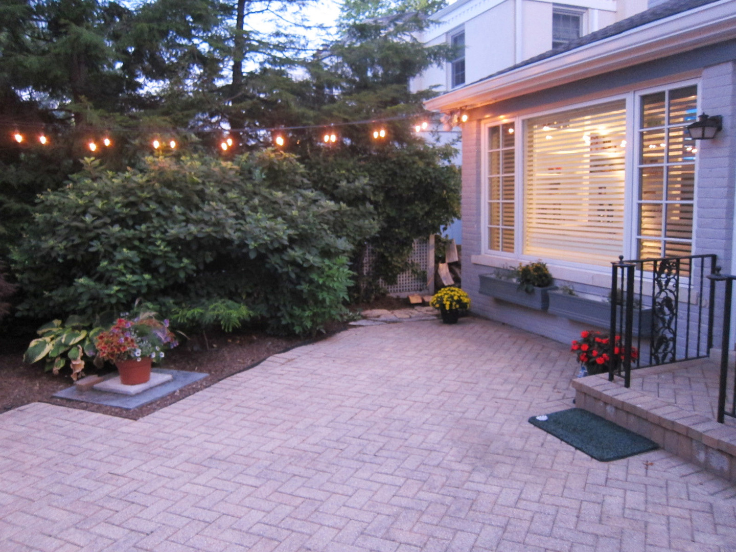 925 Pontiac Road Wilmette, IL 60091 - Photo 33 of 39 a view of a room with a backyard and a tree