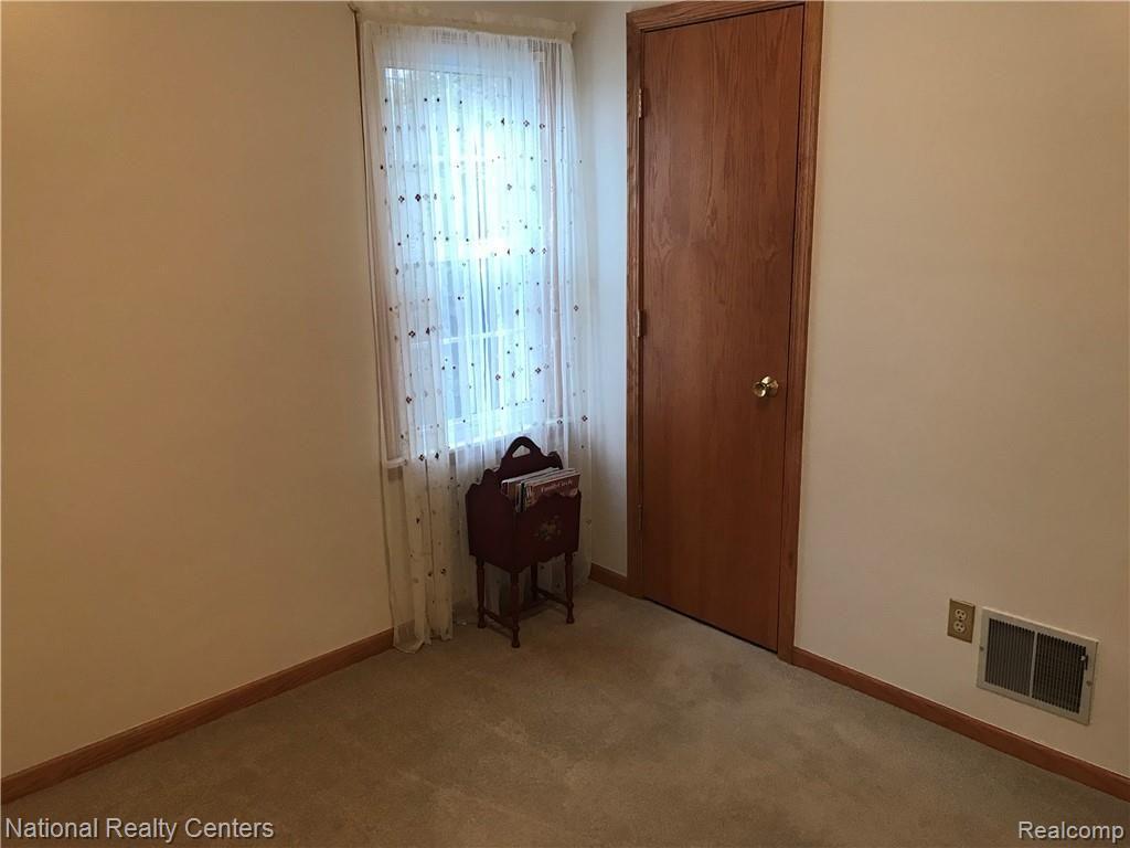 25376 Graham Road Redford, MI 48239 - Photo 23 of 40