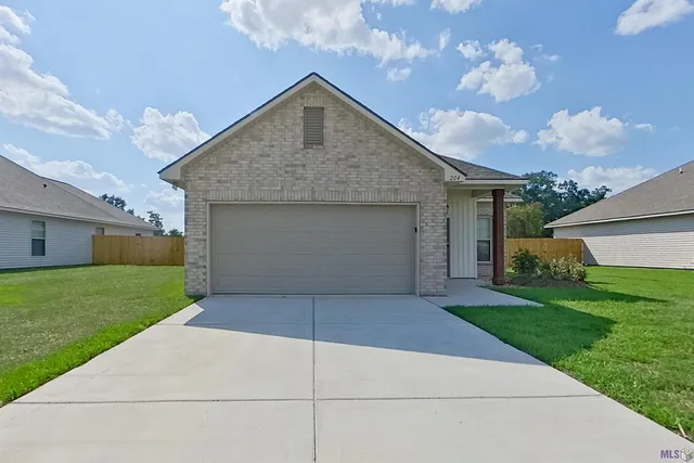 $1,925 | 204 Acoustic Lane, Carencro, LA 70520