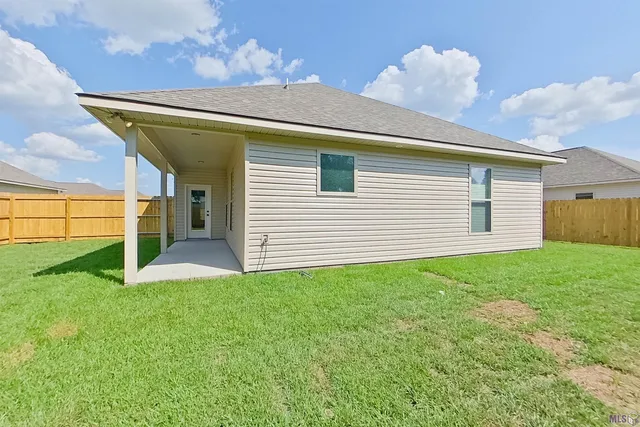 $1,925 | 204 Acoustic Lane, Carencro, LA 70520