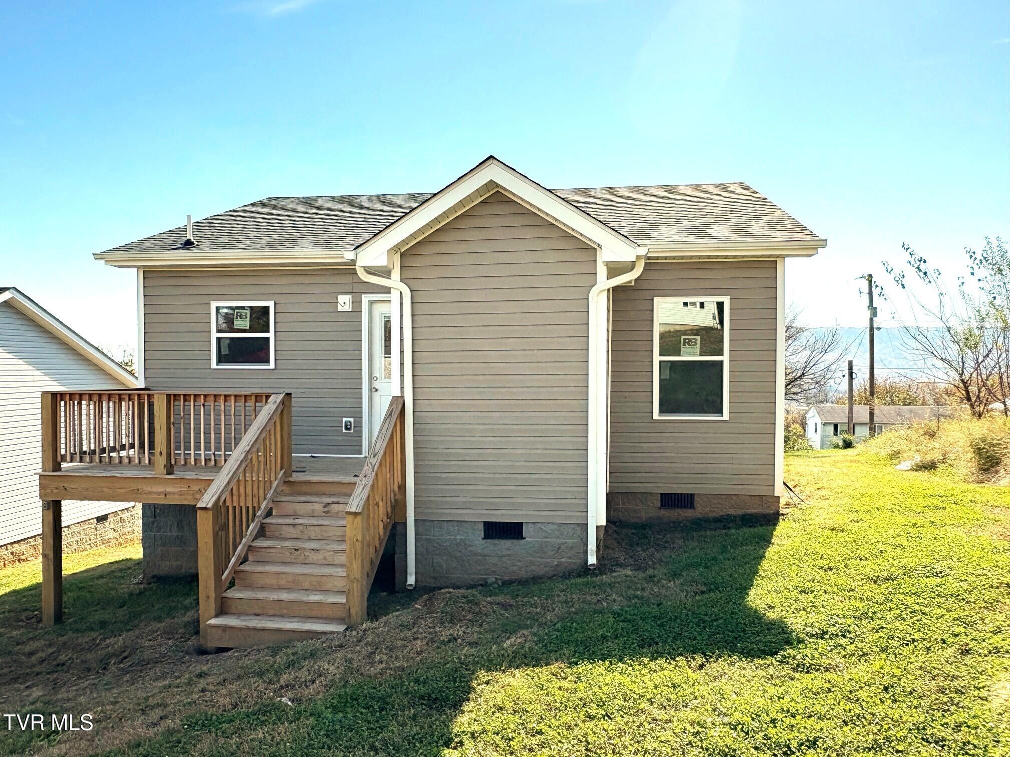 1724 Pendleton Street Kingsport, TN 37660 - Photo 3 of 15 IMG_0780