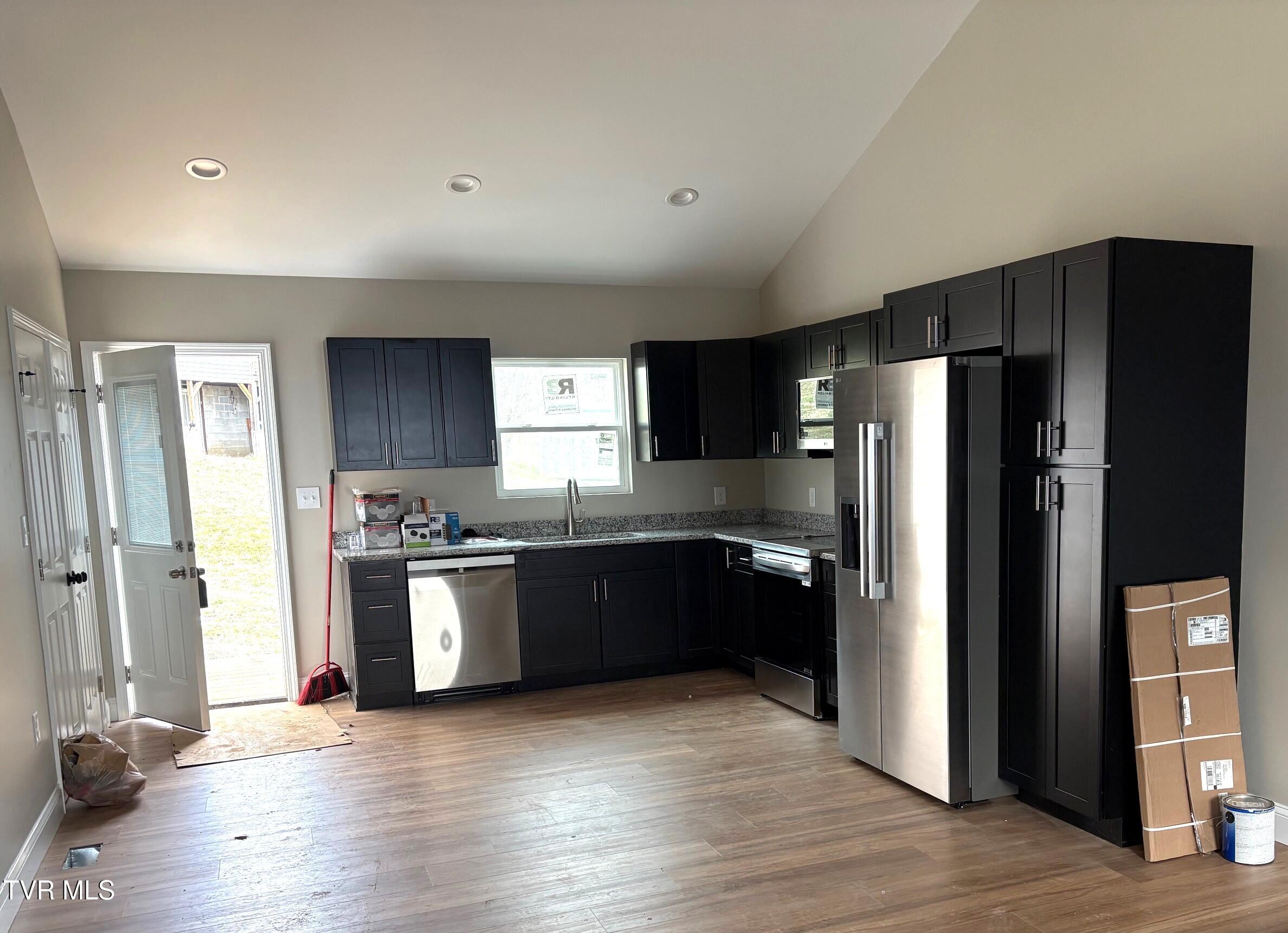 1724 Pendleton Street Kingsport, TN 37660 - Photo 5 of 15 IMG_1252 (1)