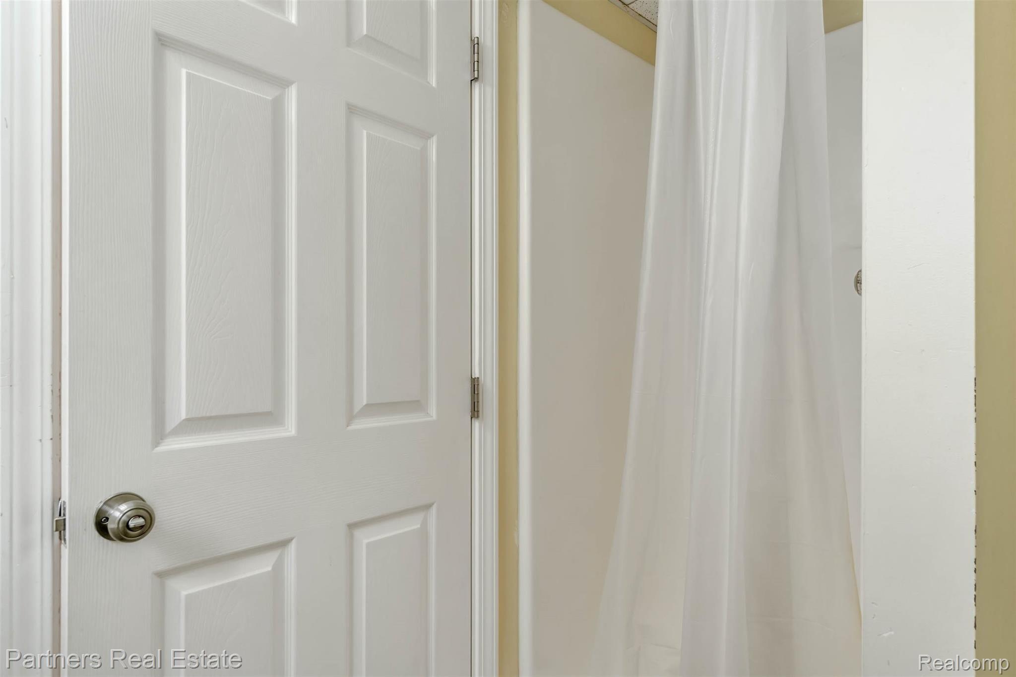 2465 Ruth Drive Fenton, MI 48430 - Photo 33 of 44 29-2465 Ruth Dr-WindowStill-Real-Estate-Photography-29.jpg