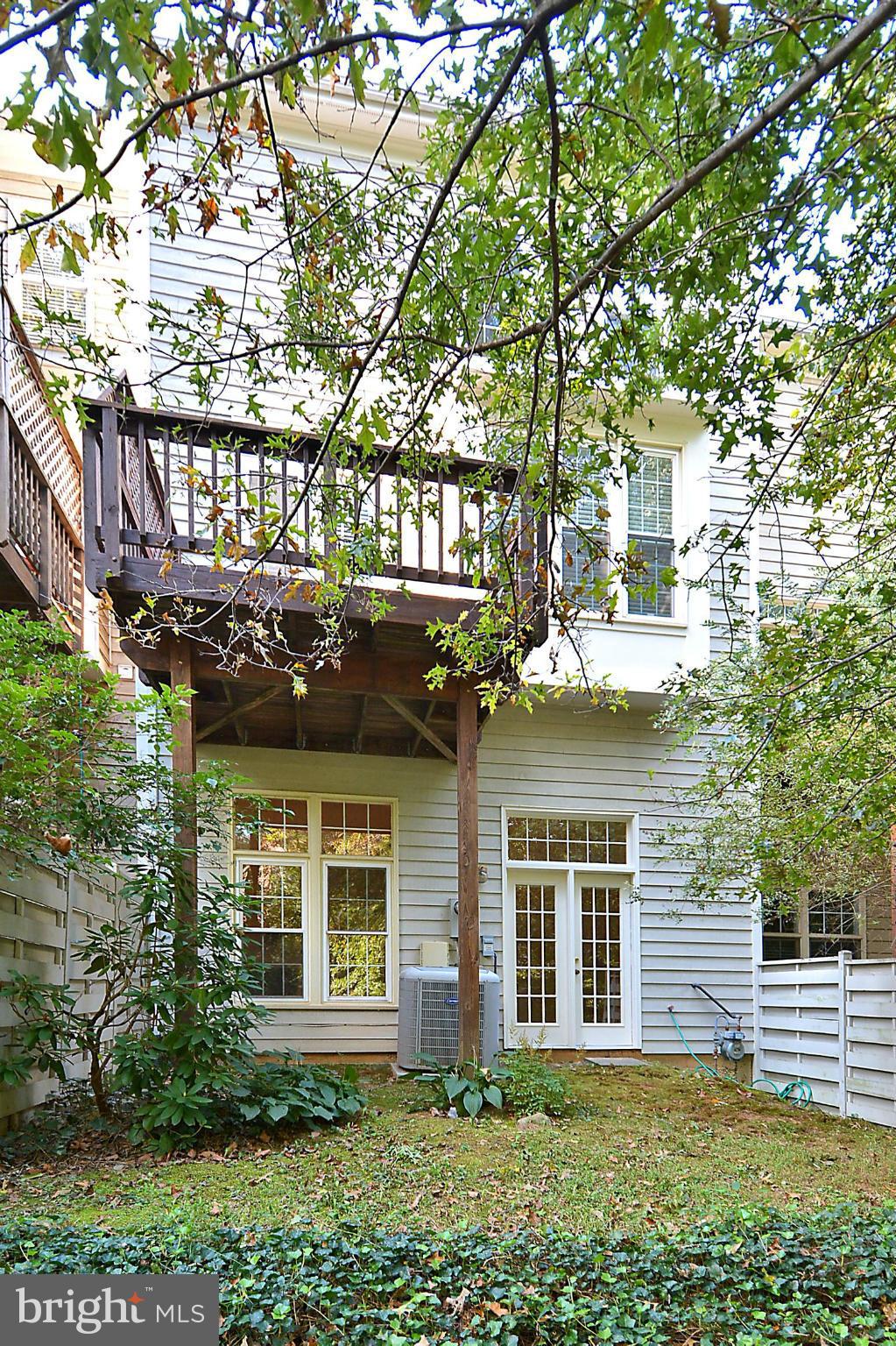 11420 Summer House Court Reston, VA 20194 - Photo 26 of 30 Exterior Rear