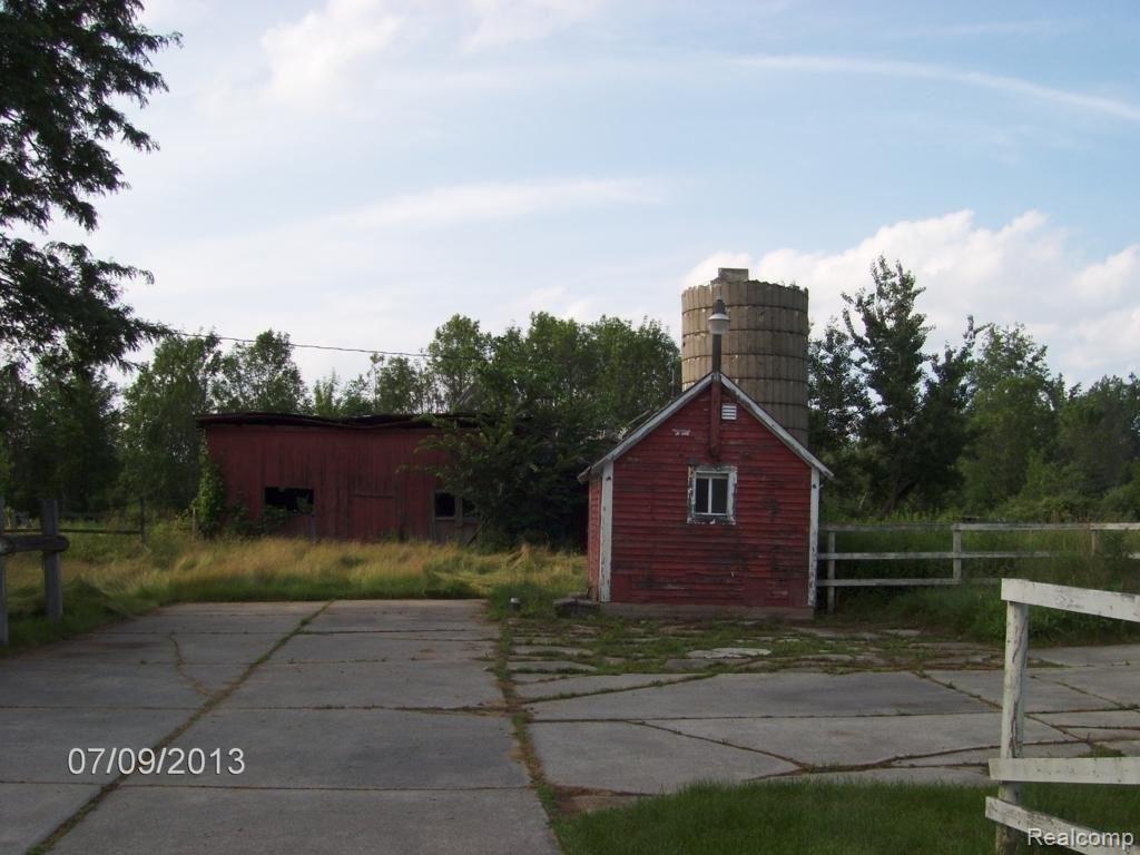 6232 Metcalf Road Jeddo, MI 48032 - Photo 7 of 23 056_1024x768.jpg