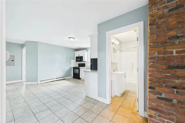 $2,200 | 136 Almy Street, Unit 3, Providence, RI 02909