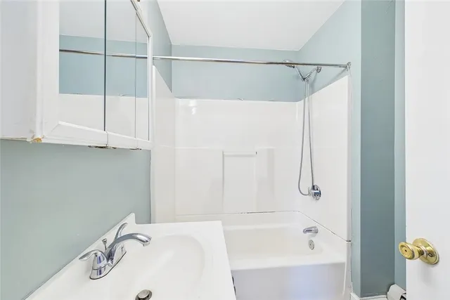 $2,200 | 136 Almy Street, Unit 3, Providence, RI 02909