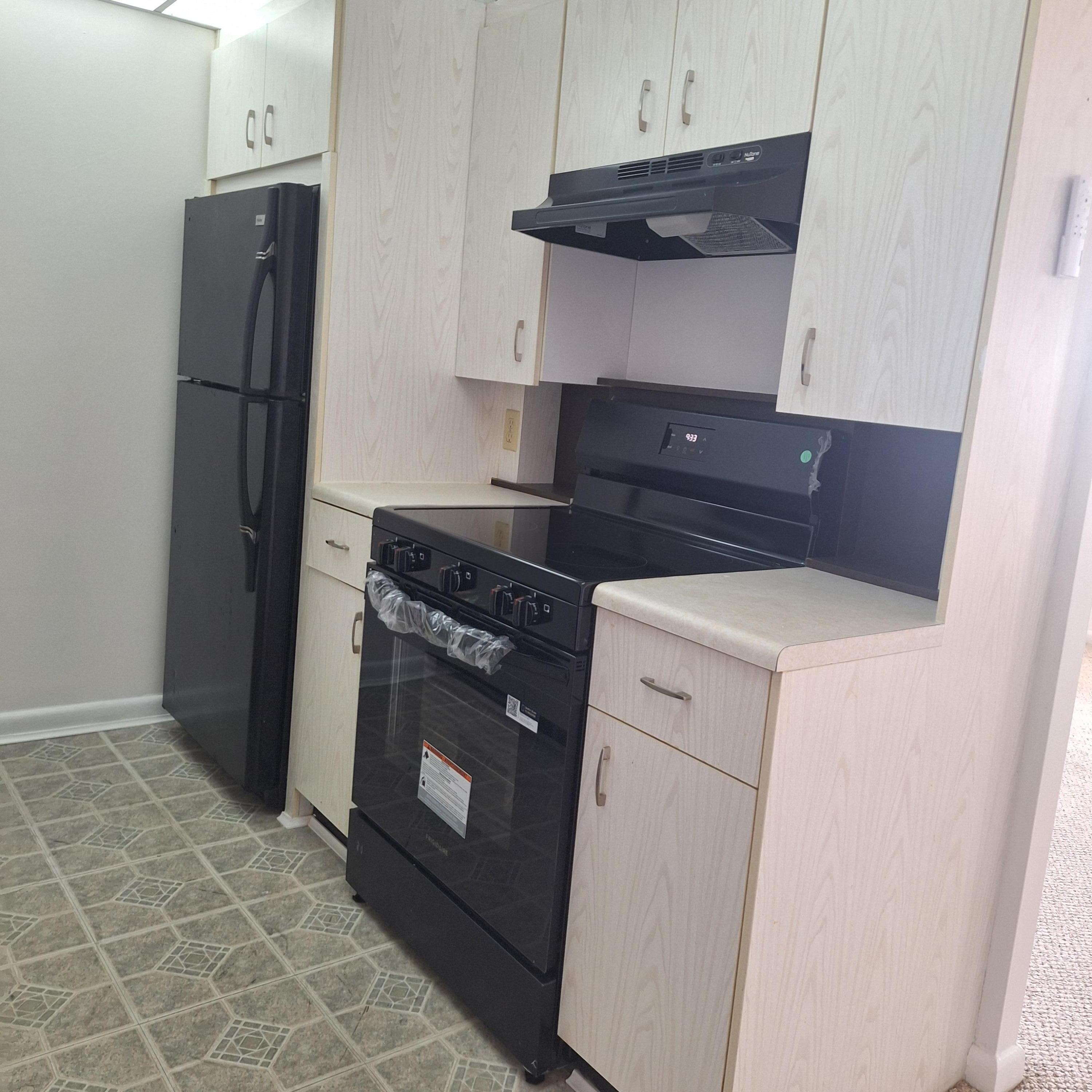 4007 Cornwall East, Unit 4007 Boca Raton, FL 33434 - Photo 5 of 35 kitchen