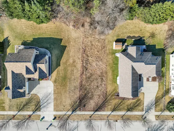 $89,000 | 1503 Red Oak Drive, Hartford, WI 53027