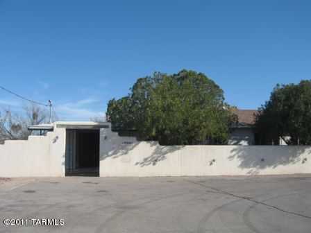 702 West Roger Road Tucson, AZ 85705 - Photo 1 of 25