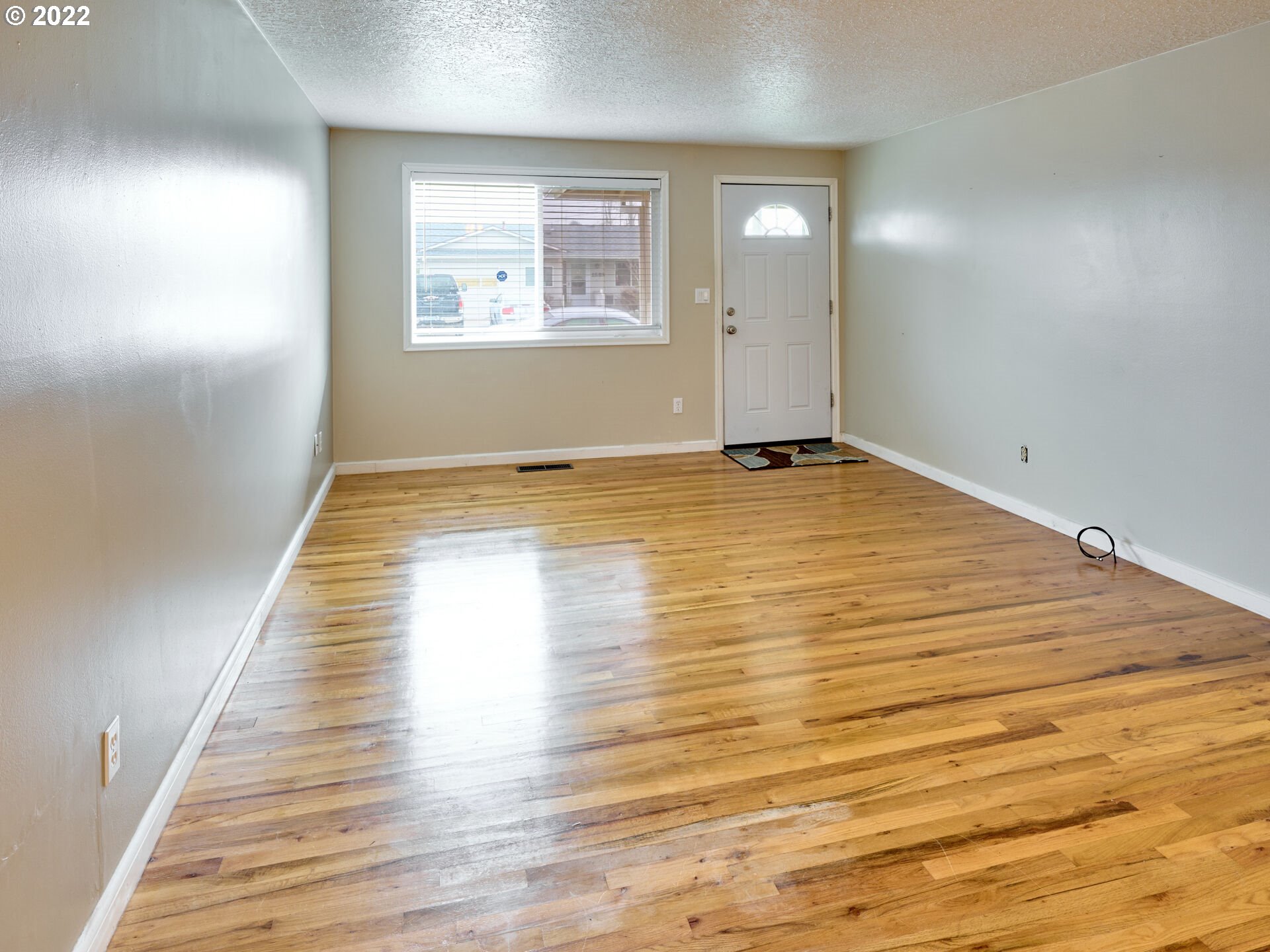 1533 Thompson Road Woodburn, OR 97071 - Photo 4 of 21 Gallery Image 4