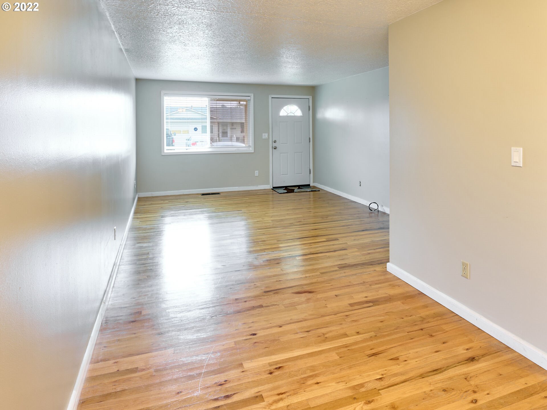 1533 Thompson Road Woodburn, OR 97071 - Photo 5 of 21 Gallery Image 5