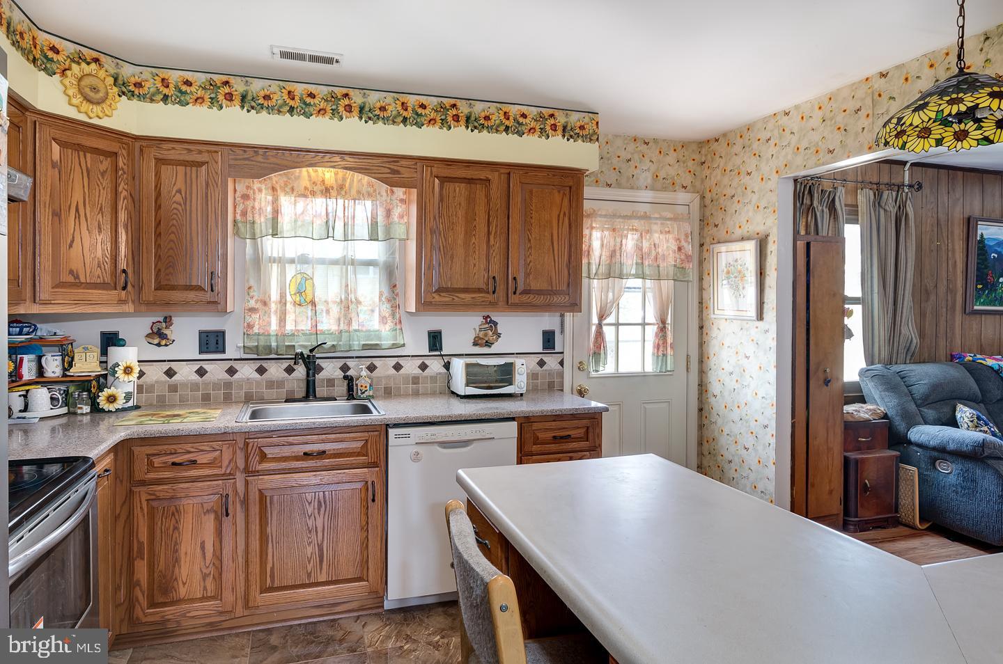 115 Charing Way Mount Laurel, NJ 08054 - Photo 9 of 19 Kitchen with full Appliance package