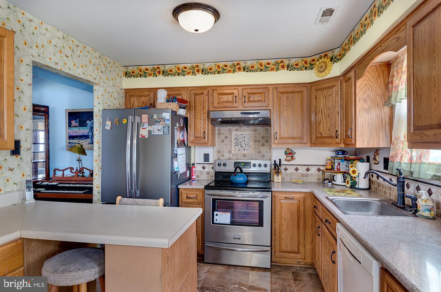115 Charing Way Mount Laurel, NJ 08054 - Photo 10 of 19 Kitchen with breakfast bar and plenty of cabinets