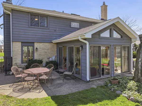 $619,000 | 602 South Edward Street, Mount Prospect, IL 60056