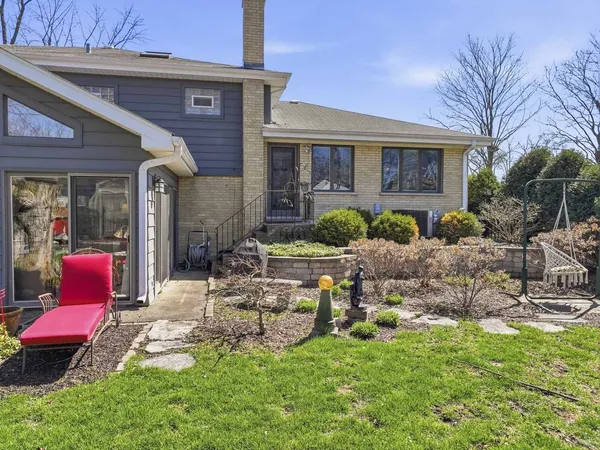 $619,000 | 602 South Edward Street, Mount Prospect, IL 60056