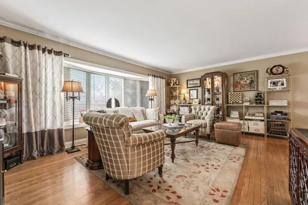 $619,000 | 602 South Edward Street, Mount Prospect, IL 60056