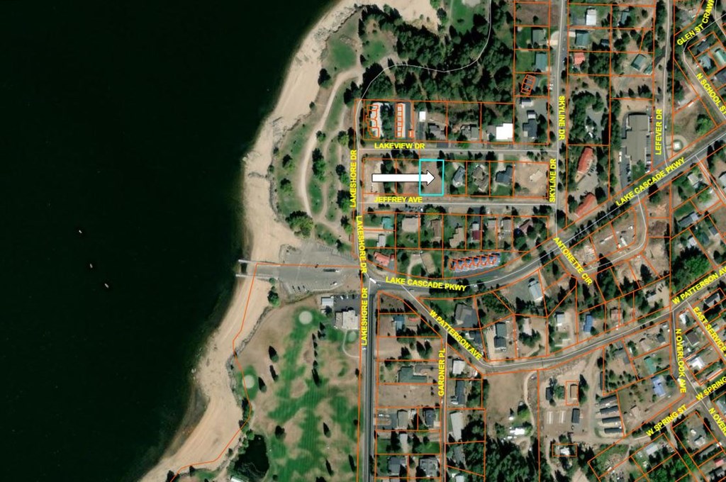 511 Lakeview Avenue, Unit 3 Cascade, ID 83611 - Photo 13 of 14 Walk to End of Road Views