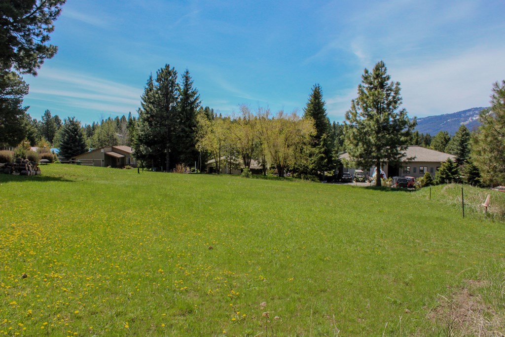 511 Lakeview Avenue, Unit 3 Cascade, ID 83611 - Photo 6 of 14 View to the West