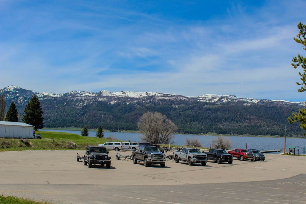 511 Lakeview Avenue, Unit 3 Cascade, ID 83611 - Photo 9 of 14 Filtered View of Lake & Mountains