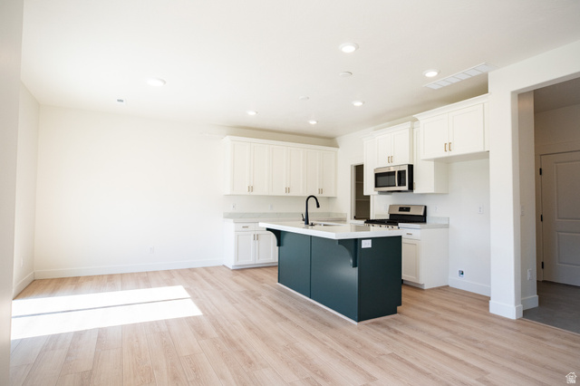 1126 1060 West Salem, UT 84653 - Photo 3 of 14 Kitchen and dining area
