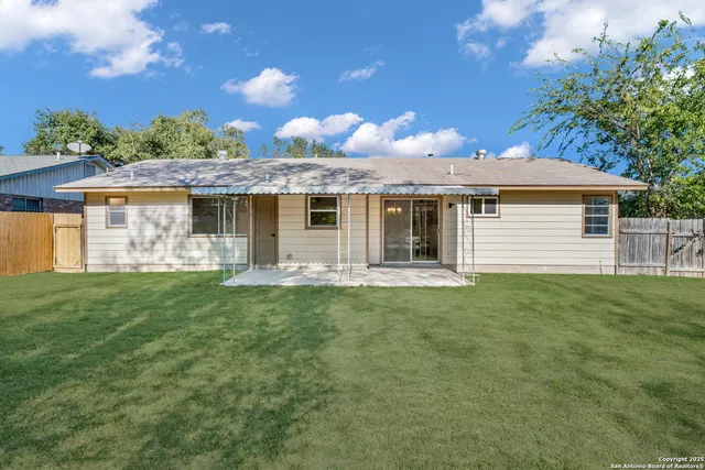 $296,900 | 6410 Stable Drive, Leon Valley, TX 78240