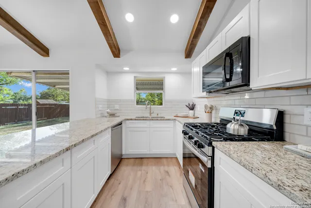 $296,900 | 6410 Stable Drive, Leon Valley, TX 78240