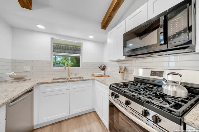 $296,900 | 6410 Stable Drive, Leon Valley, TX 78240