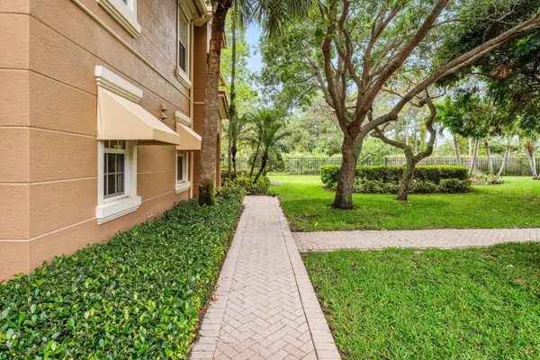 $3,300 | 4891 Bonsai Circle, Unit 101, Palm Beach Gardens, FL 33418