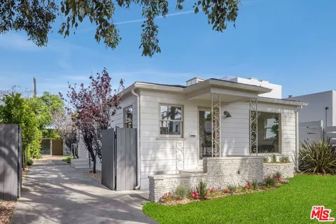 $1,900,000 | 935 Indiana Avenue, Venice, CA 90291
