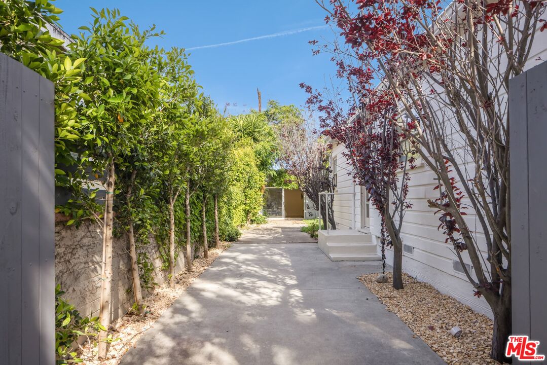935 Indiana Avenue Venice, CA 90291 - Photo 11 of 16