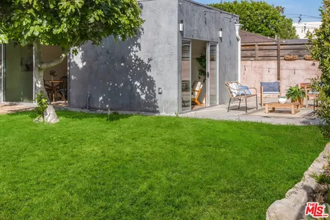 $1,900,000 | 935 Indiana Avenue, Venice, CA 90291