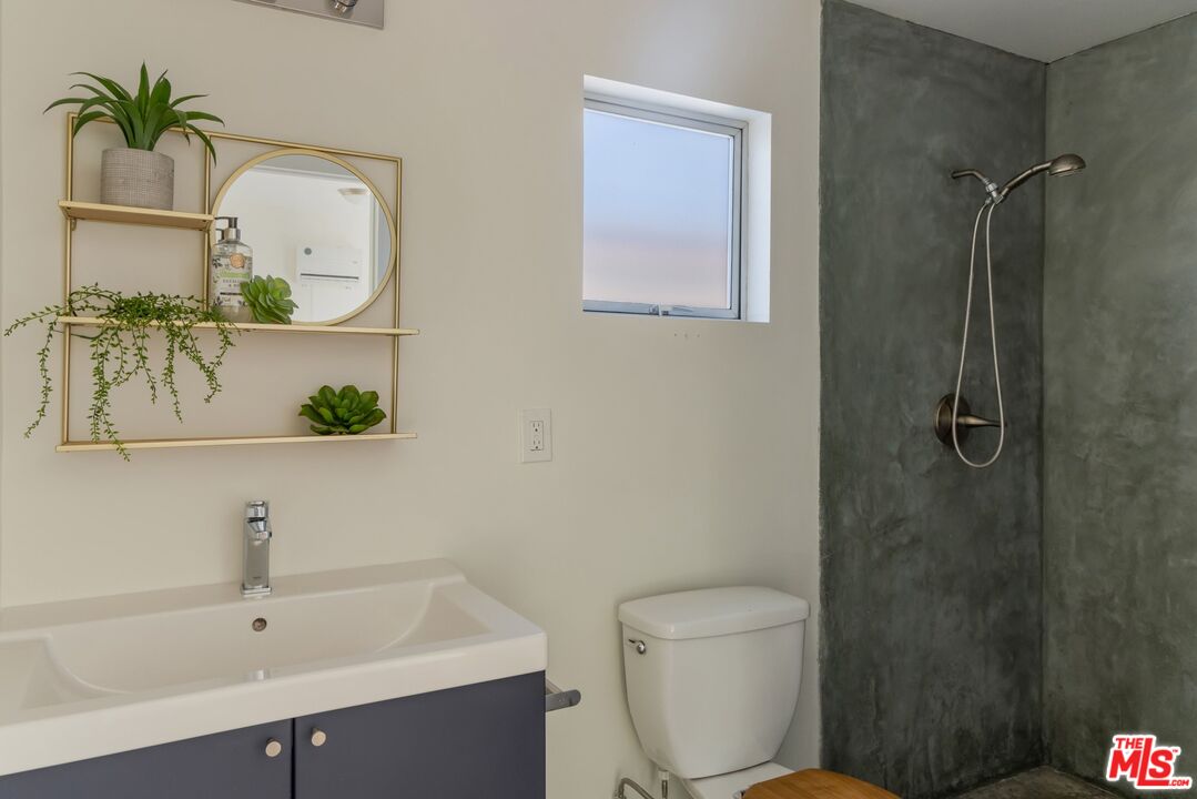 935 Indiana Avenue Venice, CA 90291 - Photo 15 of 16