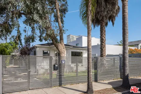 $1,900,000 | 935 Indiana Avenue, Venice, CA 90291