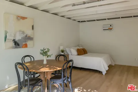 $1,900,000 | 935 Indiana Avenue, Venice, CA 90291