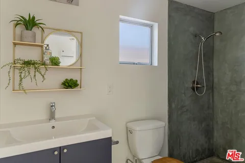 $1,900,000 | 935 Indiana Avenue, Venice, CA 90291