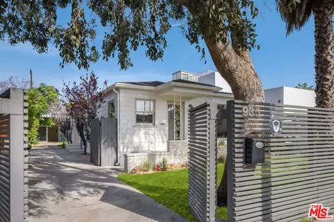 $1,900,000 | 935 Indiana Avenue, Venice, CA 90291