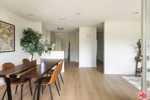 $1,900,000 | 935 Indiana Avenue, Venice, CA 90291