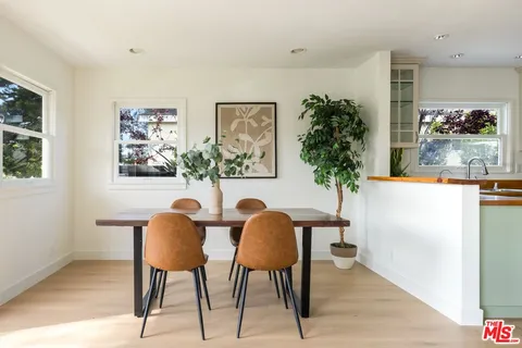 $1,900,000 | 935 Indiana Avenue, Venice, CA 90291