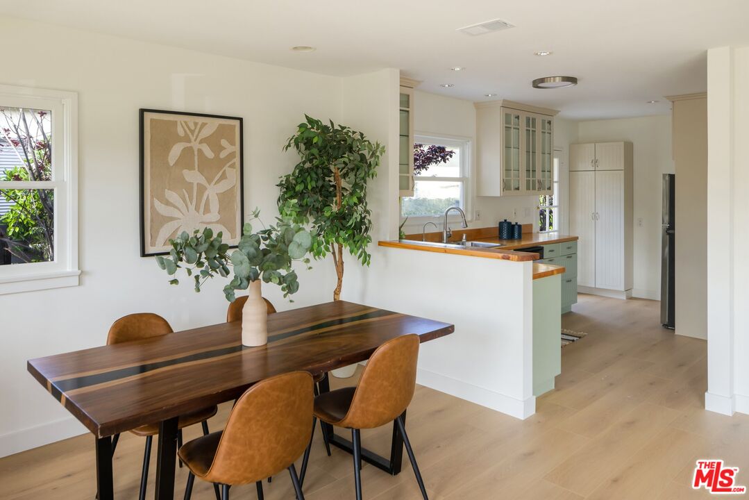 935 Indiana Avenue Venice, CA 90291 - Photo 6 of 16