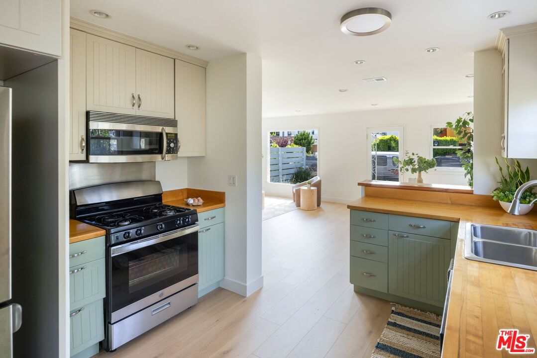 935 Indiana Avenue Venice, CA 90291 - Photo 7 of 16