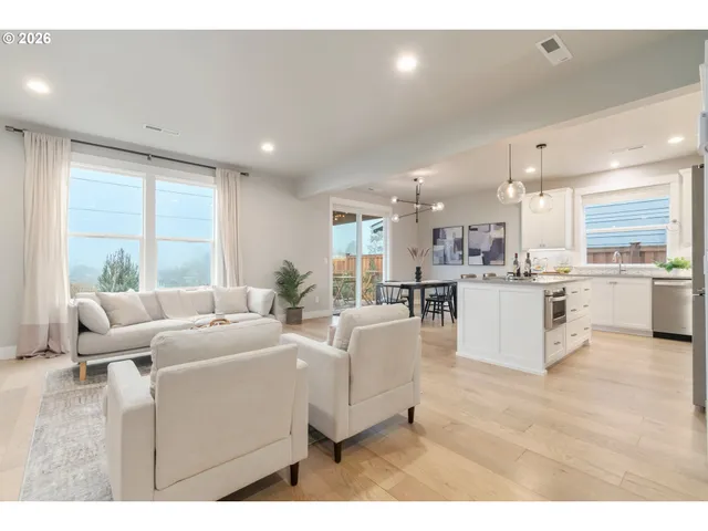 $647,000 | 3558 Nestucca Loop, Eugene, OR 97408