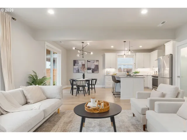 $647,000 | 3558 Nestucca Loop, Eugene, OR 97408