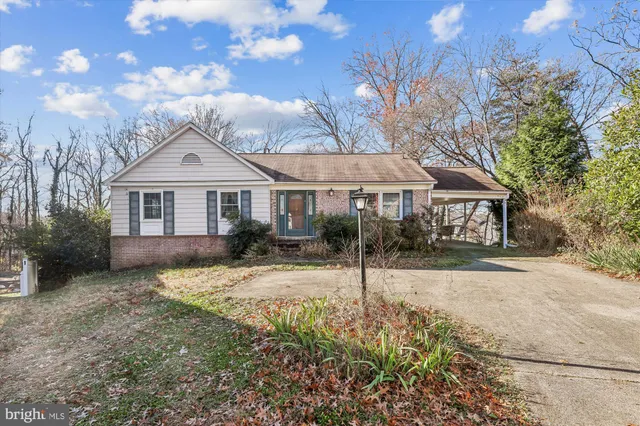 $700,000 | 7013 Stone Mill Place, Alexandria, VA 22306