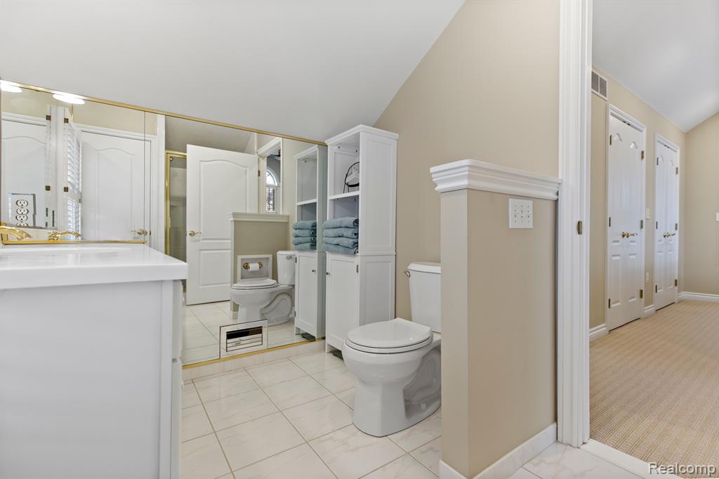 1395 Roslyn Road Grosse Pointe Woods, MI 48236 - Photo 27 of 43
